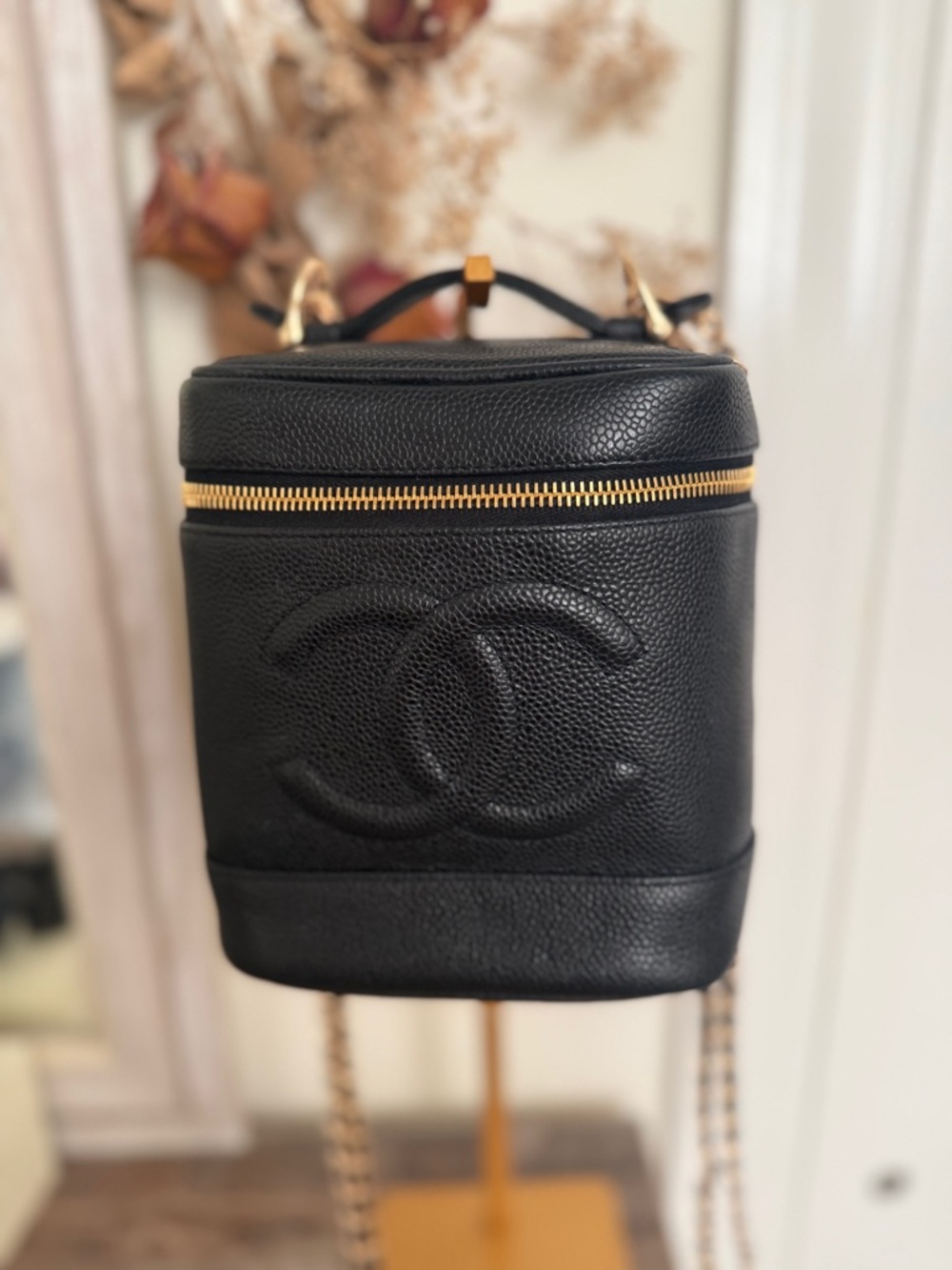 Chanel Vintage Caviar Vanity Case Black GHW CC Crossbody w/ Chain Strap 1997–99 - Picture 2 of 7